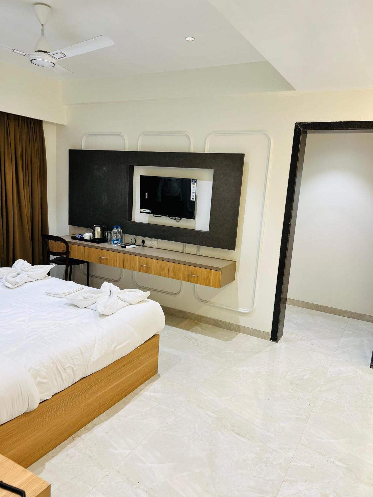 The Grand Leela Resort خوبولي المظهر الخارجي الصورة